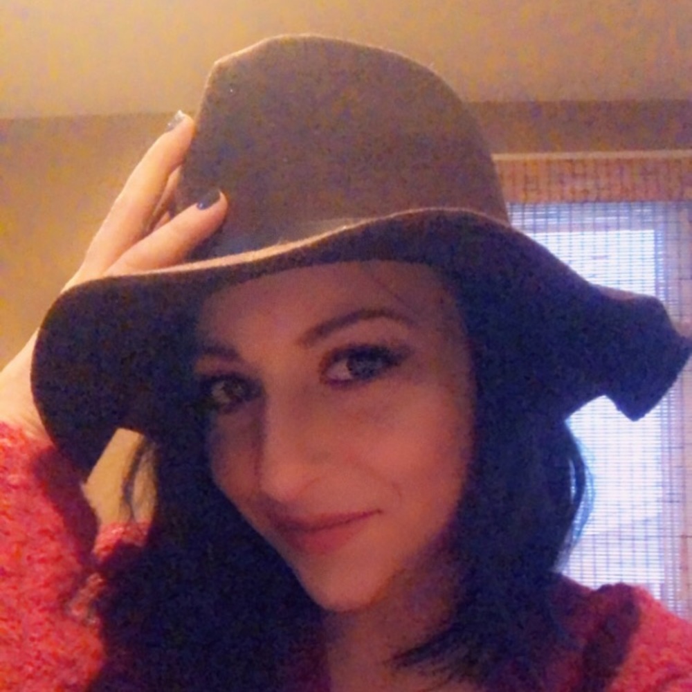 Nicole Marciano hat